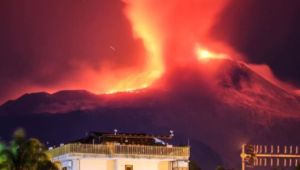 b_300_200_16777215_00_images_eruption_etna_131220.jpg